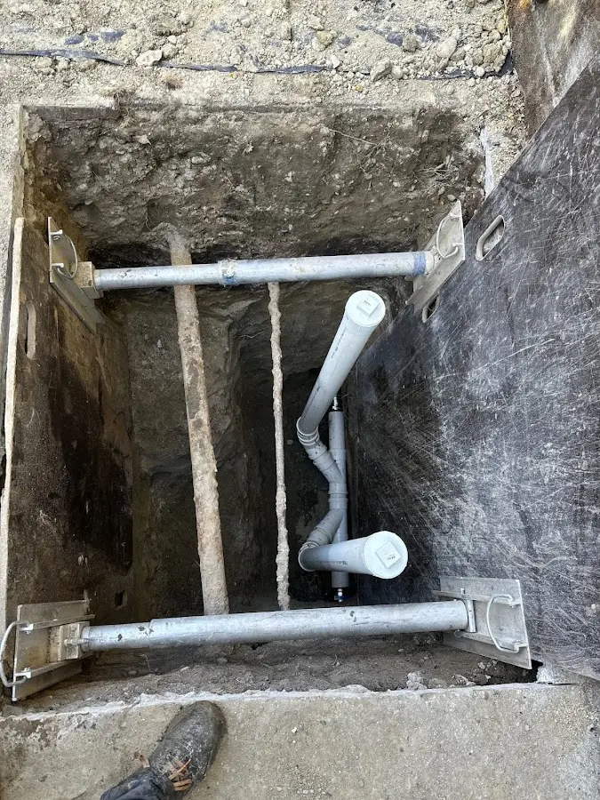 Experienced plumber completing Drain Cleaning work in Peppermill Village